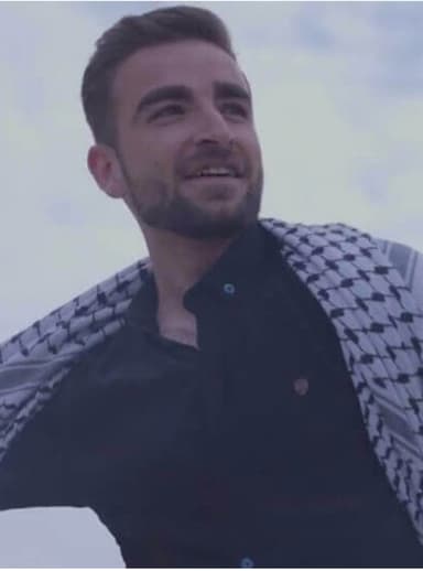 Bashar, de la pharmacie au dabké poster