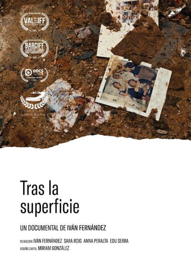 Tras la superficie poster